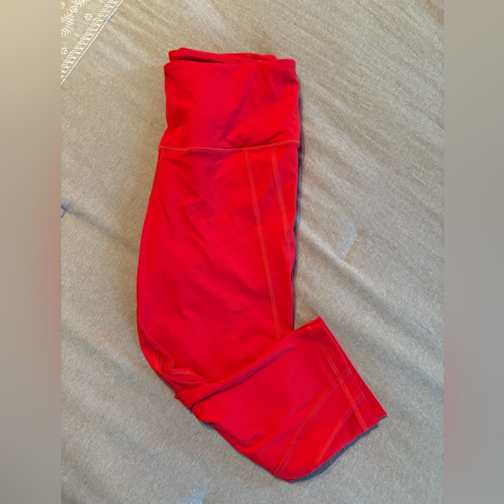 Victoria’s Secret Sport Knockout Crop Leggings
Size: Small , Red